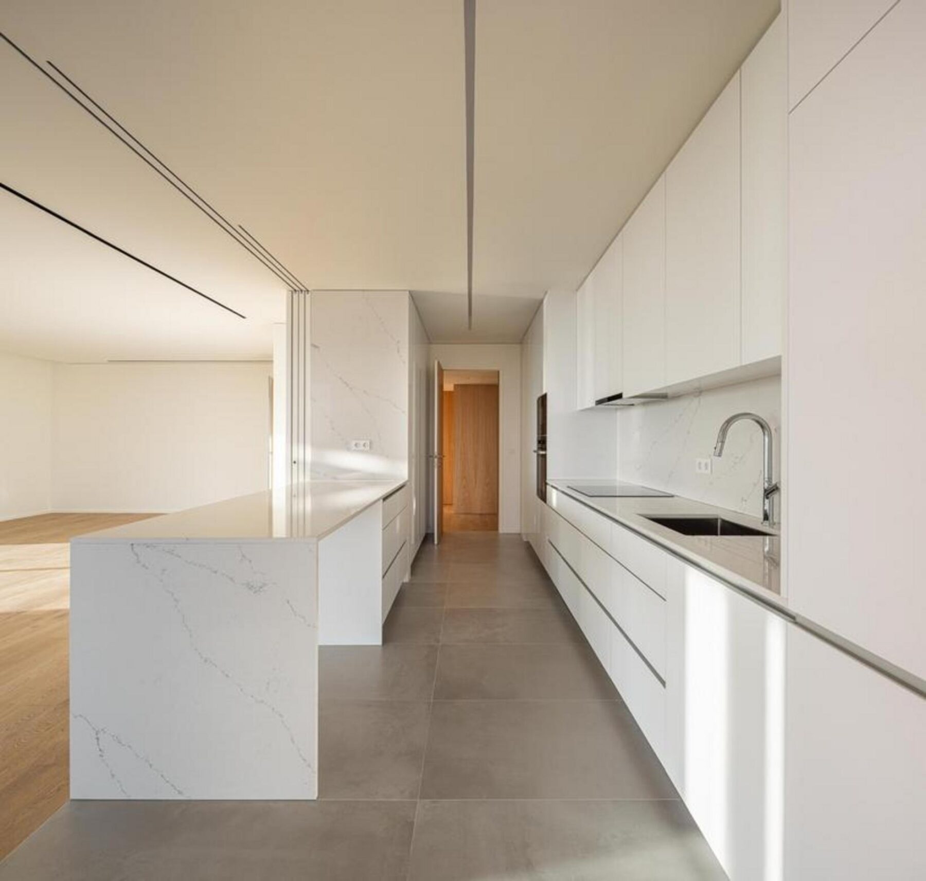 Cobertura com vista da cidade: Perspectiva do horizonte urbano de Vila Nova de Gaia e Porto, complementando a vista marítima. — Edifício Scala-Mare arquitectura Atelier d’Arquitectura Lopes da Costa fotografia Ivo Tavares