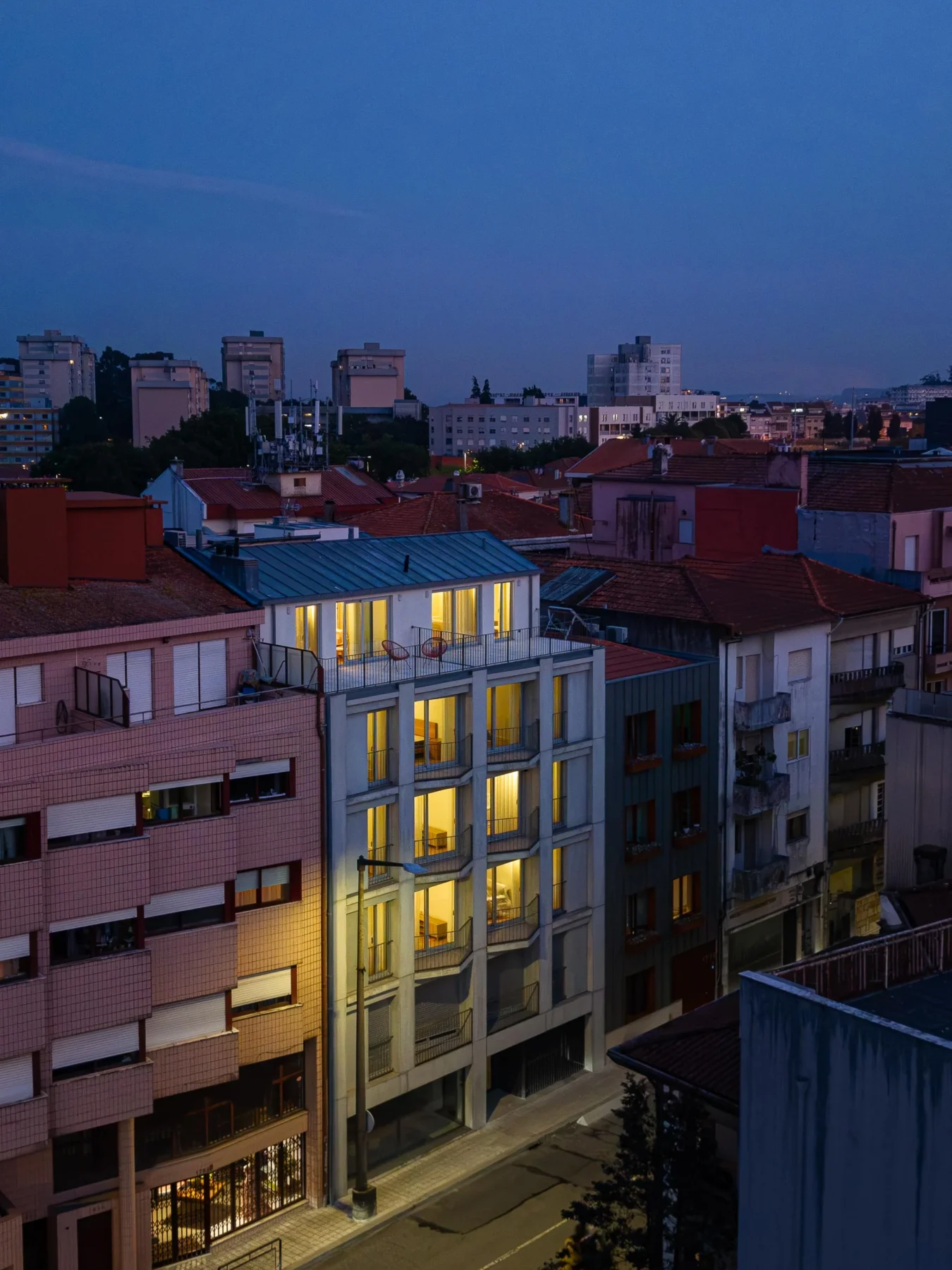 Costa Cabral Building — ENTRETEMPOS, ATA - Atelier Tiago Antero em Porto | Fotografia de Arquitetura Ivo Tavares