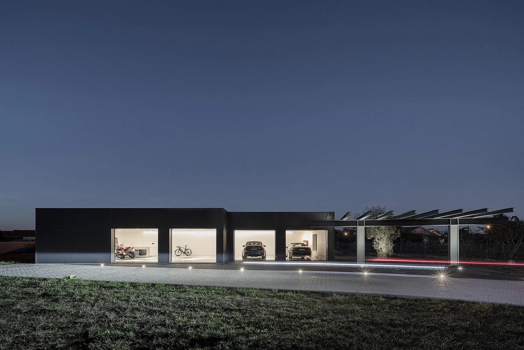 Garagem — Paulo Martins Arquitectura e Design em Águeda | Fotografia de Arquitetura Ivo Tavares